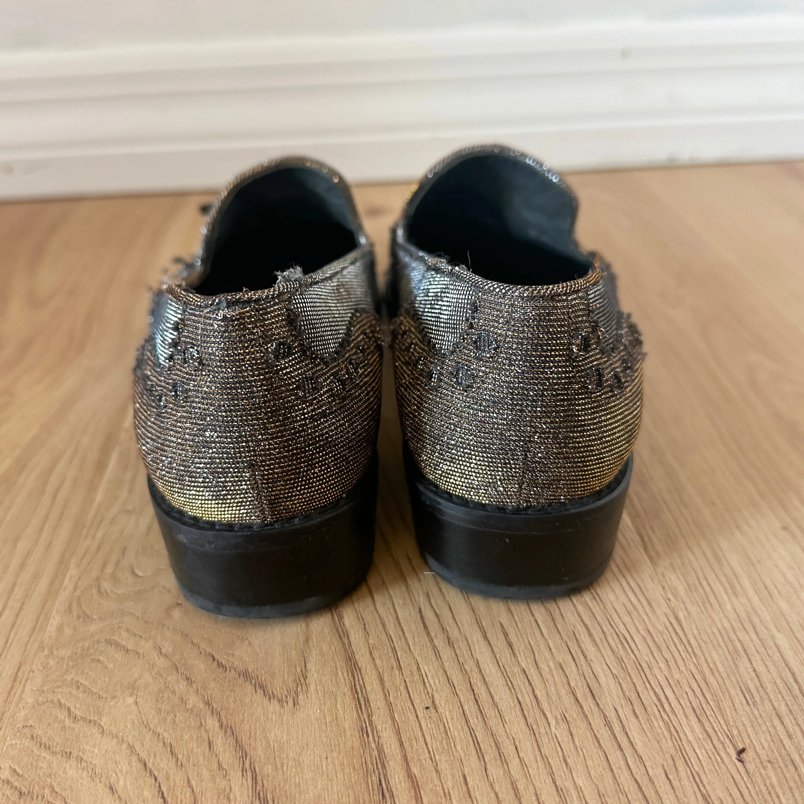 90's Stuart Weitzman Metallic Loafers / SZ 8