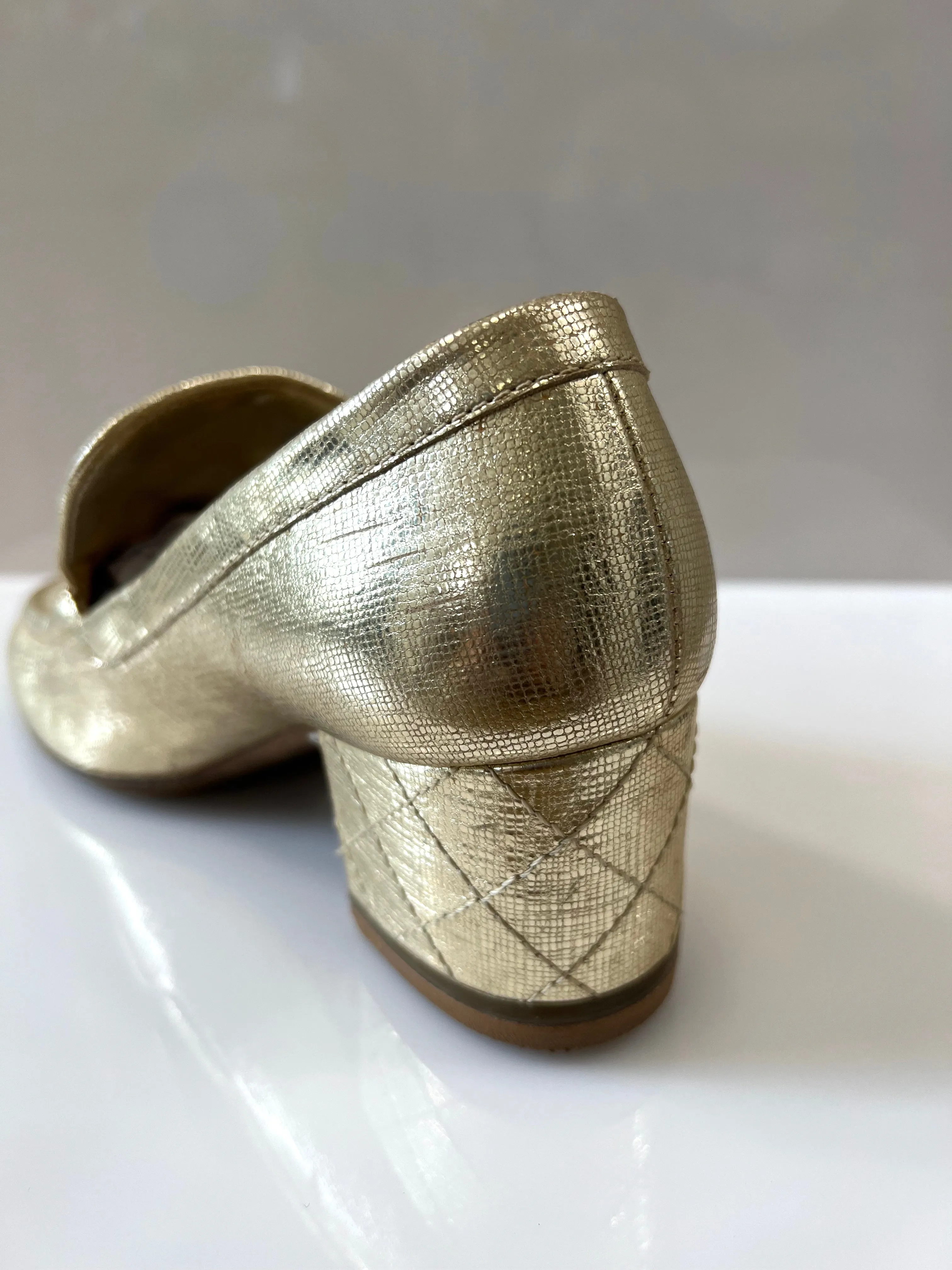CHANEL CC METALLIC GOLD TEXTURED LEATHER STACKED HEEL LOAFERS
