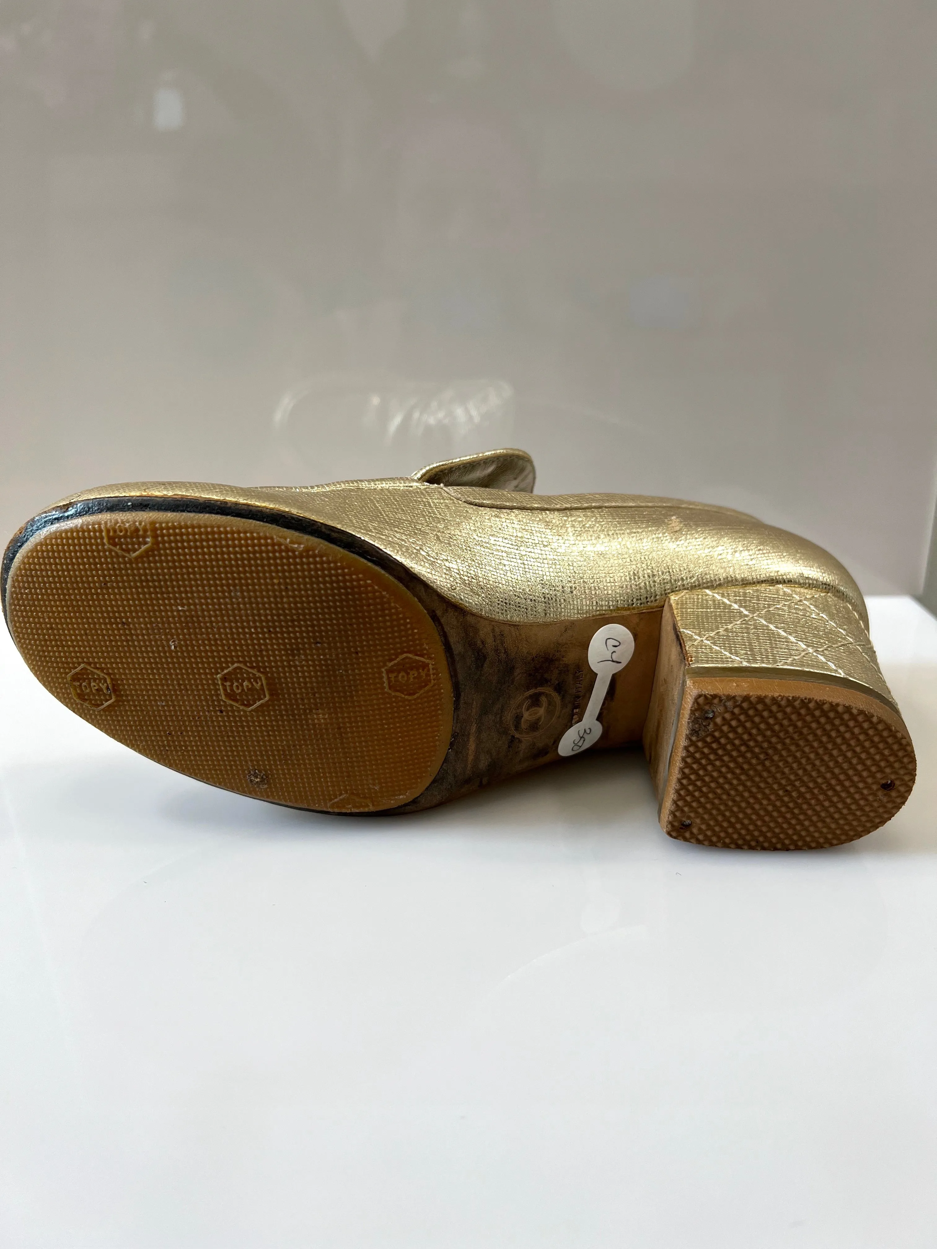 CHANEL CC METALLIC GOLD TEXTURED LEATHER STACKED HEEL LOAFERS